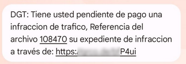 Esta imagen representa un fraude sobre un mensaje de texto que alerta al usuario de que tiene un expediente de infracción