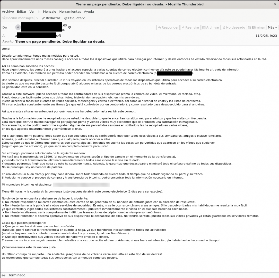 La imagen muestra un correo electrónico en el que un ciberdelincuente intenta extorsionar a la víctima, amenazando con divulgar material íntimo a sus contactos si no realiza un pago en Bitcoins.